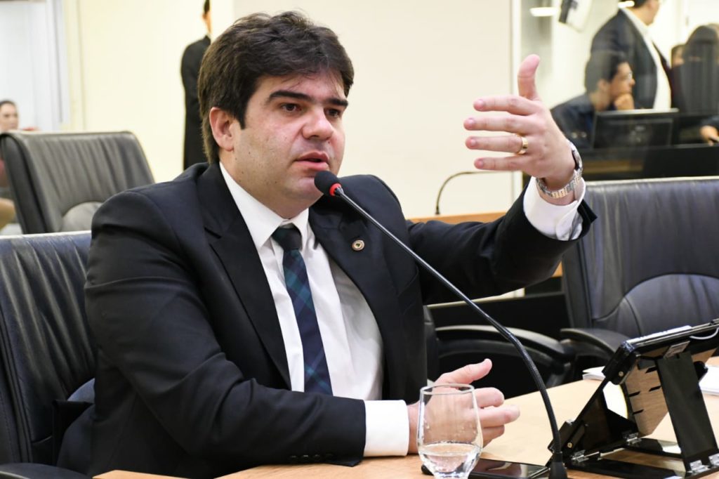 Eduardo critica enxurrada de vetos do governador a projetos de combate à corrupção