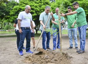Luciano Cartaxo participa de atividades do Dia da Árvore