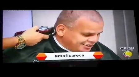 Vídeo: Mofi paga aposta após vitória do Flamengo na Libertadores