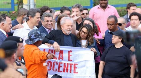 Lula deixa sede da PF em Curitiba