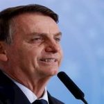 Bolsonaro assina desfiliação do PSL