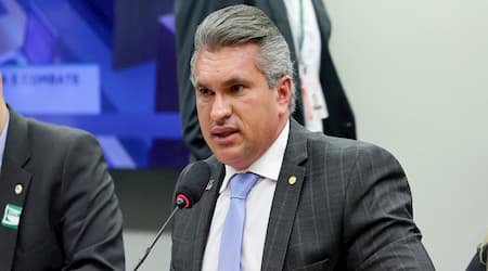 Julian Lemos reage a filho de Bolsonaro