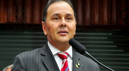chantagem por parte de Ricardo