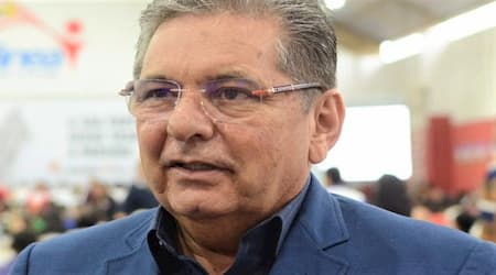 Adriano Galdino promulga lei que libera bebidas alcoólicas em estádios