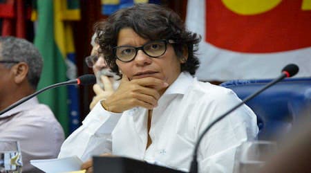 Governador demite cunhada da deputada Estela