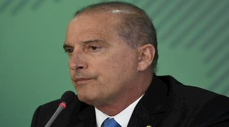Bolsonaro exonera Onyx