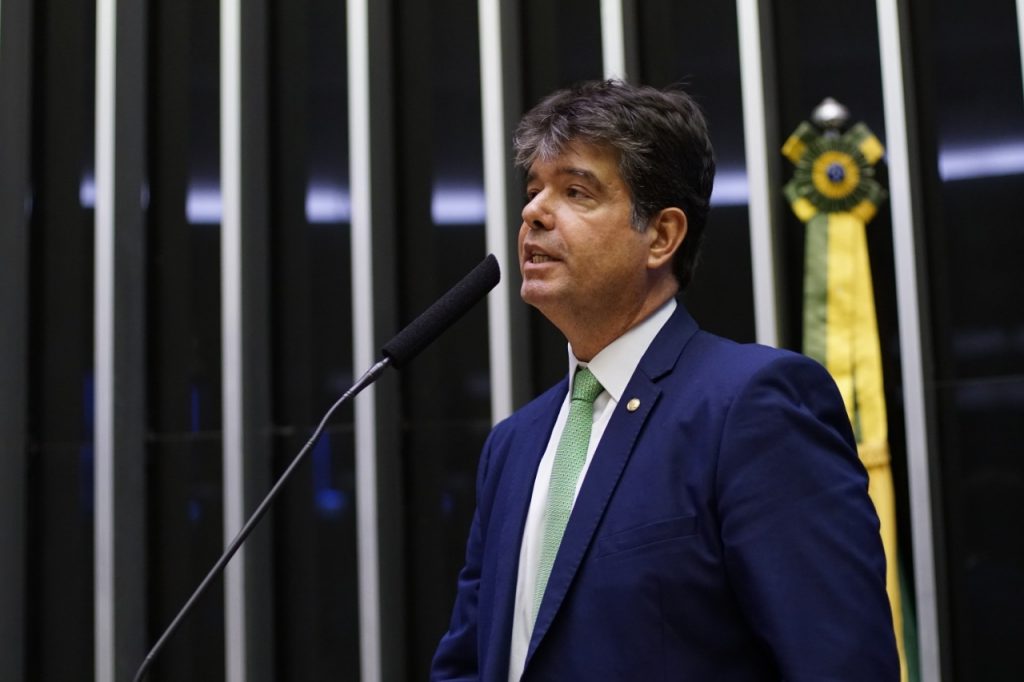 Ruy Carneiro: “As famílias precisam de apoio, de renda e saúde, não de politicagem e divisões”