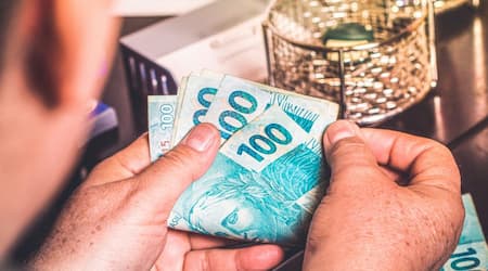 PMCG paga aposentados e pensionistas hoje e prossegue pagamento para servidores ativos, nesta quinta-feira