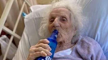 tomando cerveja