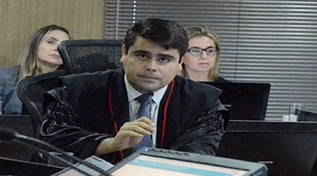 Advogado Aécio Melo