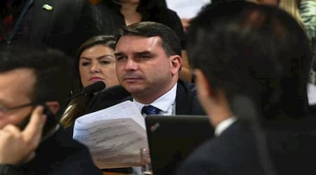 Servidores de Flávio Bolsonaro