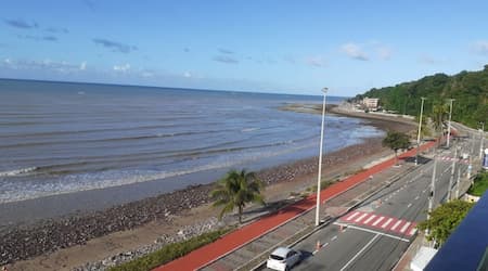 danificando praias