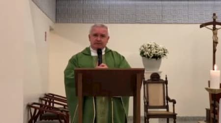 O púlpito é da Igreja