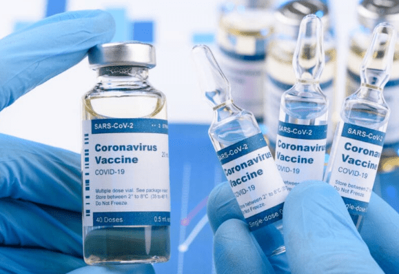 Rússia registra vacina na próxima semana; idosos e profissionais de saúde terão prioridade