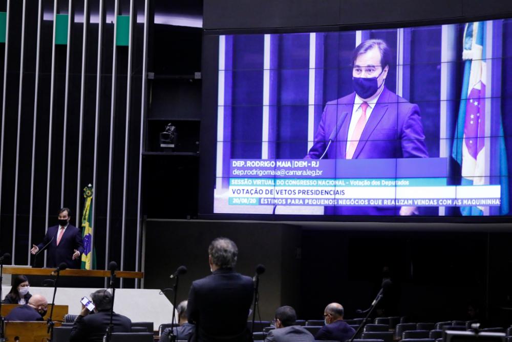 Sete dos 12 deputados da Paraíba foram favoráveis ao congelamento de salários de servidores. Confira a lista