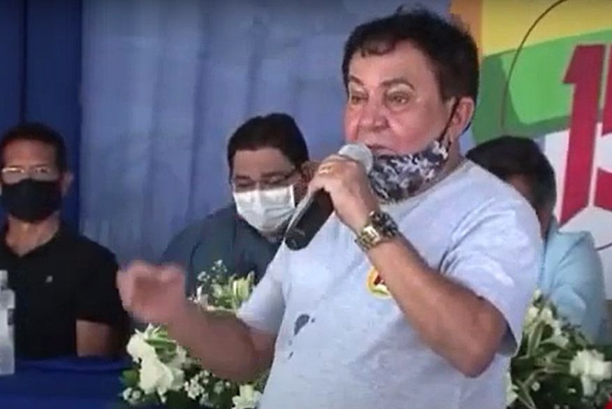 Ex-prefeito diz durante convenção que roubou menos que o atual