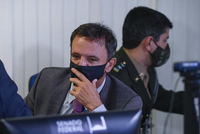 Senador propõe corte de até dois vereadores em cada município do país