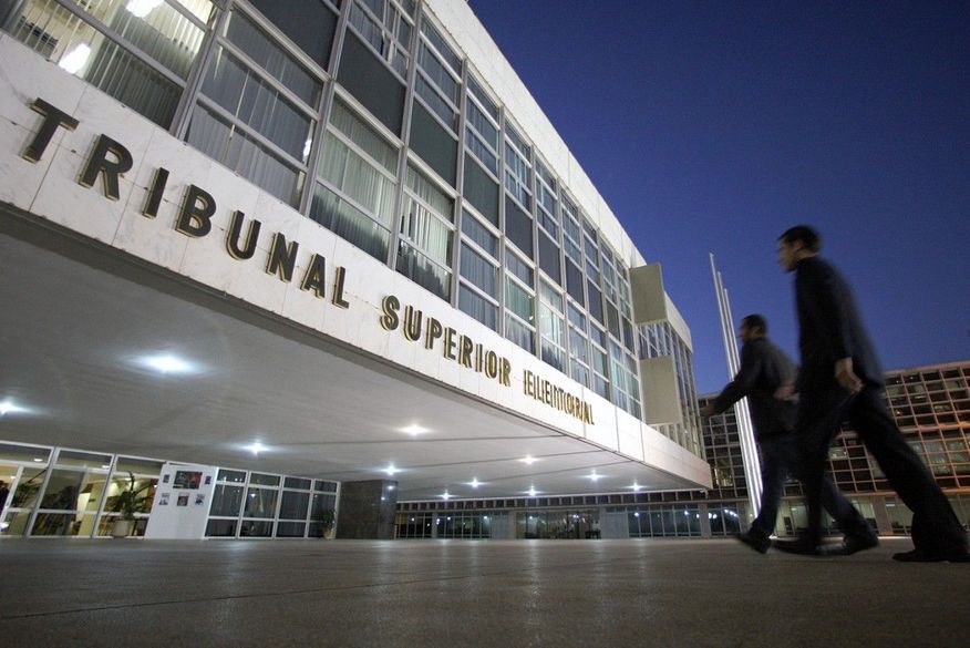 Decisão do TSE pode permitir que políticos inelegíveis até outubro disputem eleições em novembro
