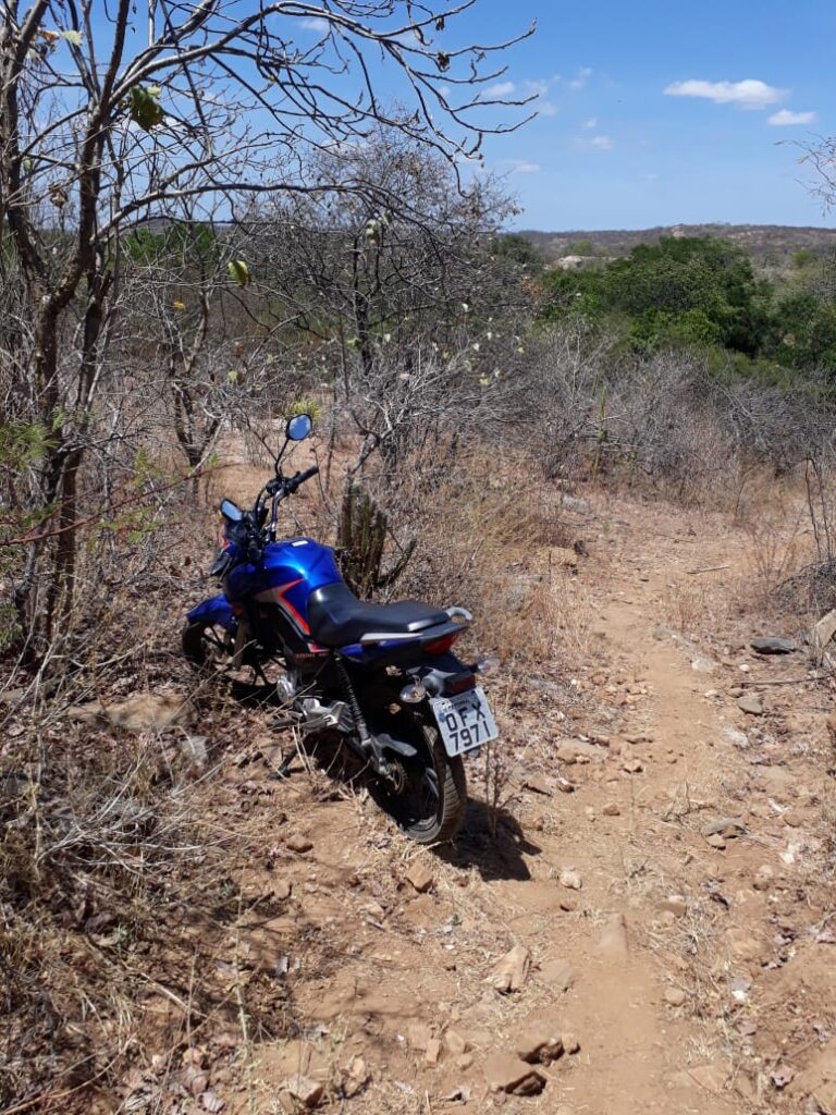 Polícia Civil localiza moto que foi roubada na manhã desta segunda-feira, em Pombal; Veículo foi abandonado na zona rural