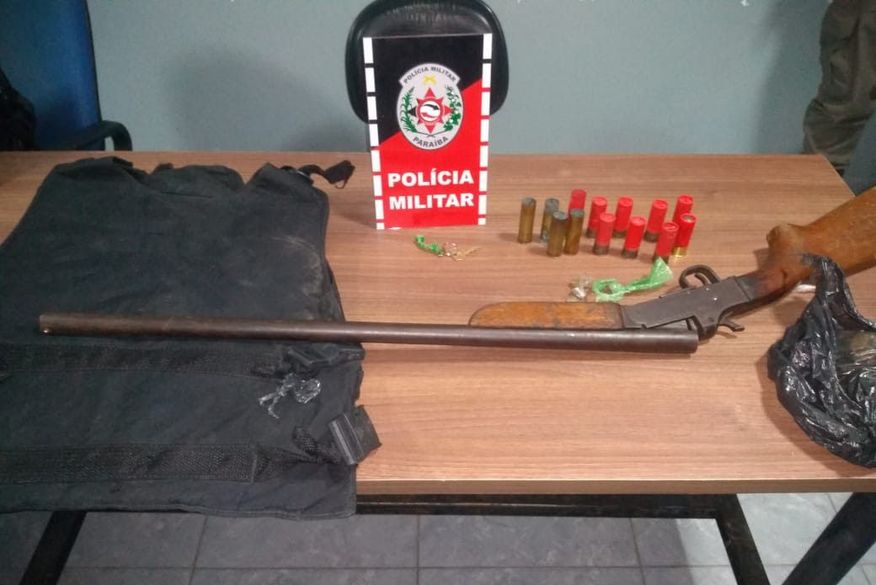 Polícia apreende arma de fogo e colete balístico durante ação em Campina Grande