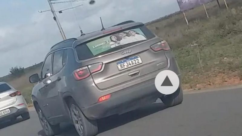 Dinheiro, santinhos e arma irregular são apreendidos em veículo de campanha de Lucas Romão