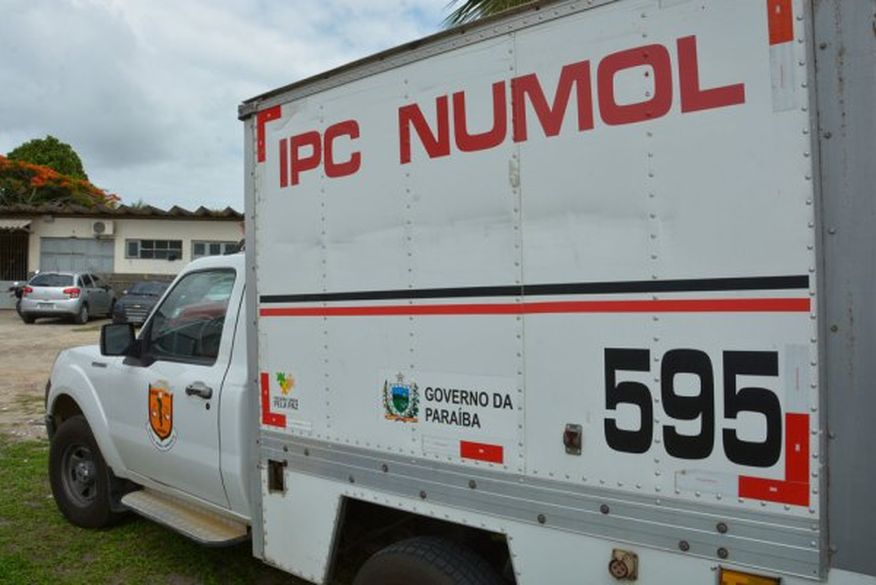 Colisão entre moto e caminhão-pipa deixa homem morto em rodovia da Paraíba