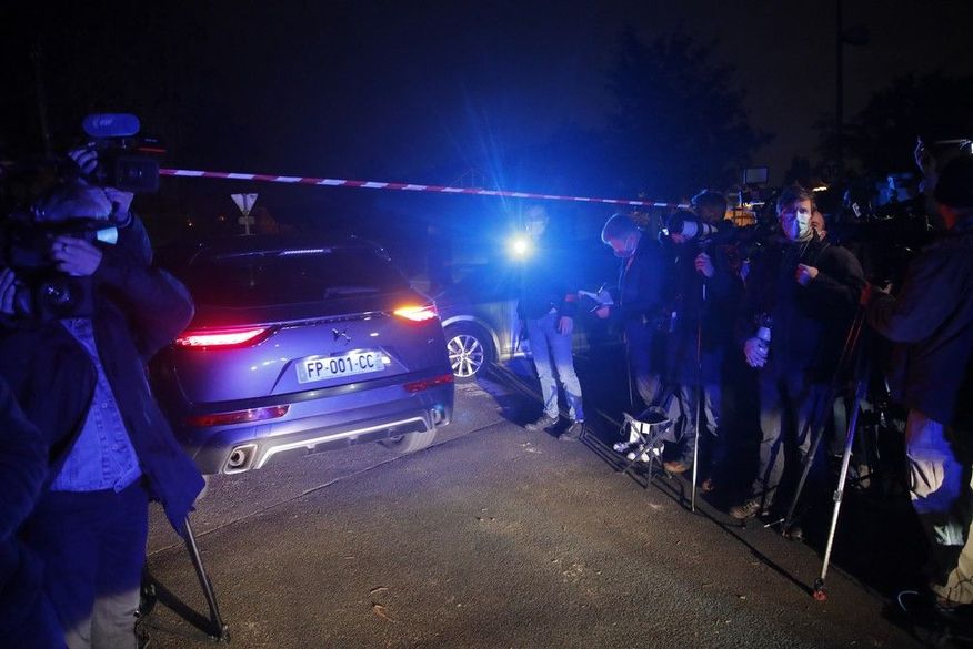 Polícia francesa prende mais quatro suspeitos por morte de professor que mostrou caricatura de Maomé