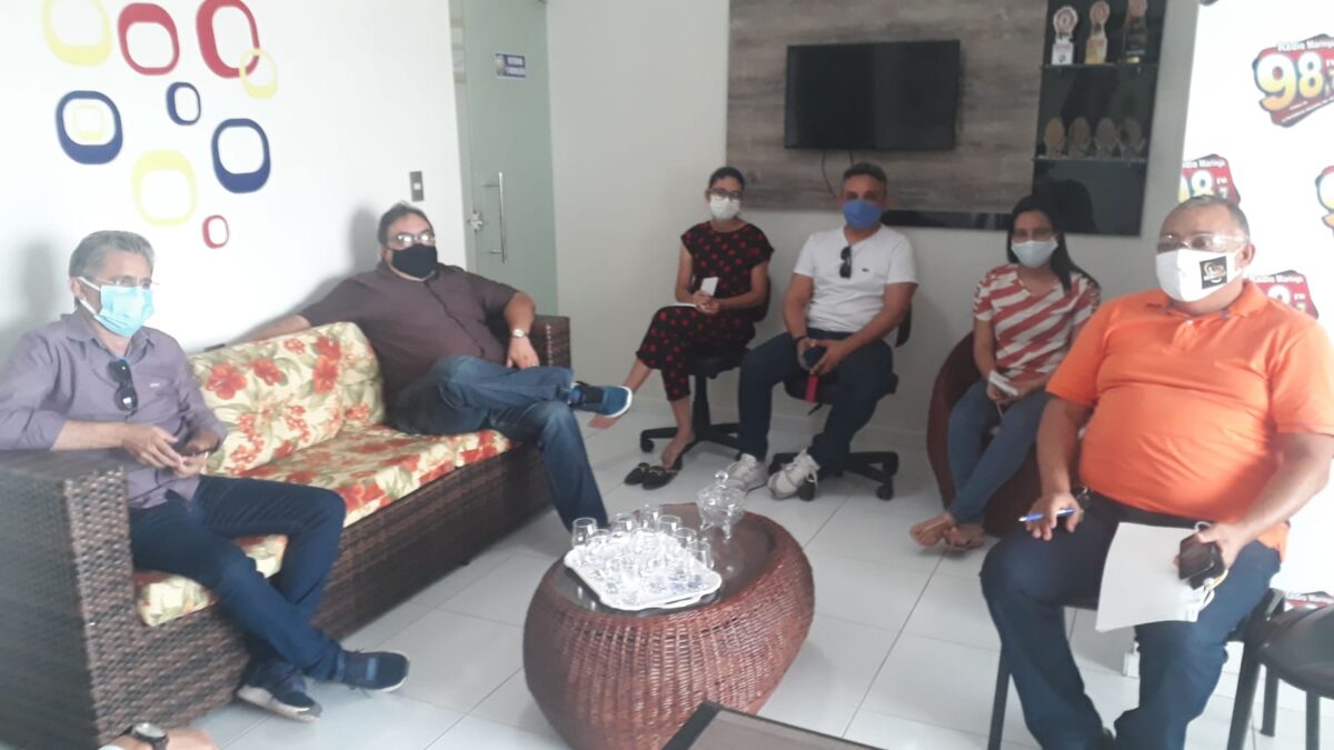 Maringá FM realiza reunião com assessores e define regras do debate com os candidatos a prefeito de Pombal