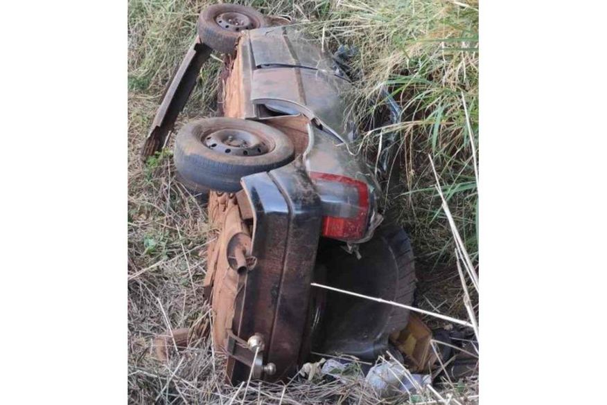 Grávida e bebê morrem após marido embriagado capotar carro