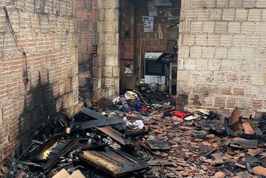 Idoso morre carbonizado durante incêndio em residência na Paraíba