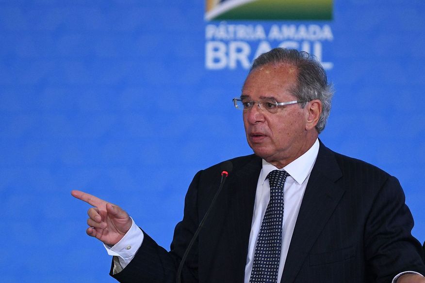 Paulo Guedes tira duas semanas de férias