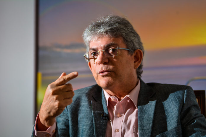 Ricardo Coutinho é liberado do recolhimento noturno nos fins de semana