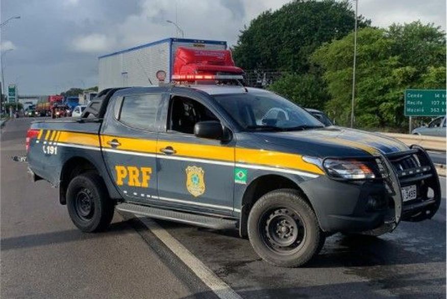 Motociclista morre após cair de moto e ter cabeça esmagada por caminhão em rodovia, na PB