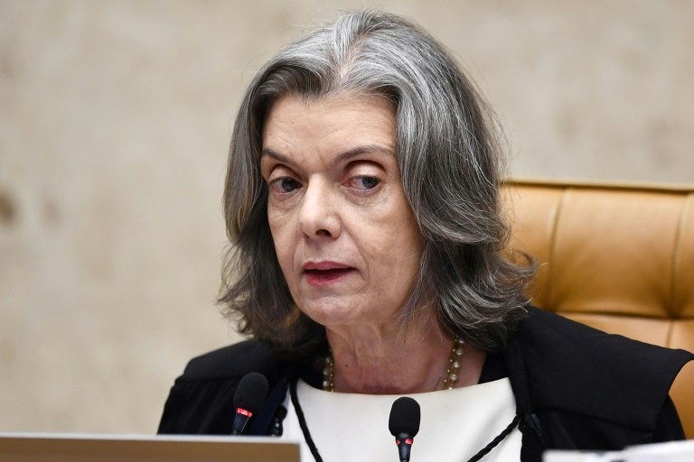 Ministra pede informações ao governo sobre monitoramento de parlamentares e jornalistas