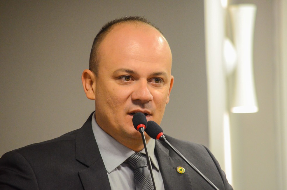 Cabo Gilberto Silva critica aumento na tarifa de água e esgoto na Paraíba em plena pandemia
