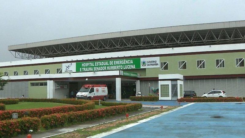 Homem fica ferido ao capotar o carro que conduzia na BR-230