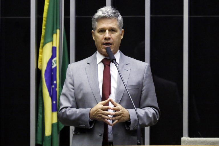 Projeto proíbe venda de veículo leve movido a gasolina e diesel a partir de 2030