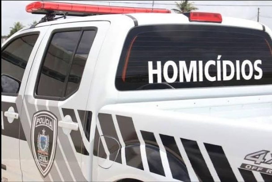 Homem é assassinado com tiros e pauladas em terreno baldio na Paraíba