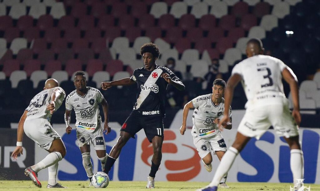 Vasco bate Botafogo em clássico e deixa a zona de rebaixamento
