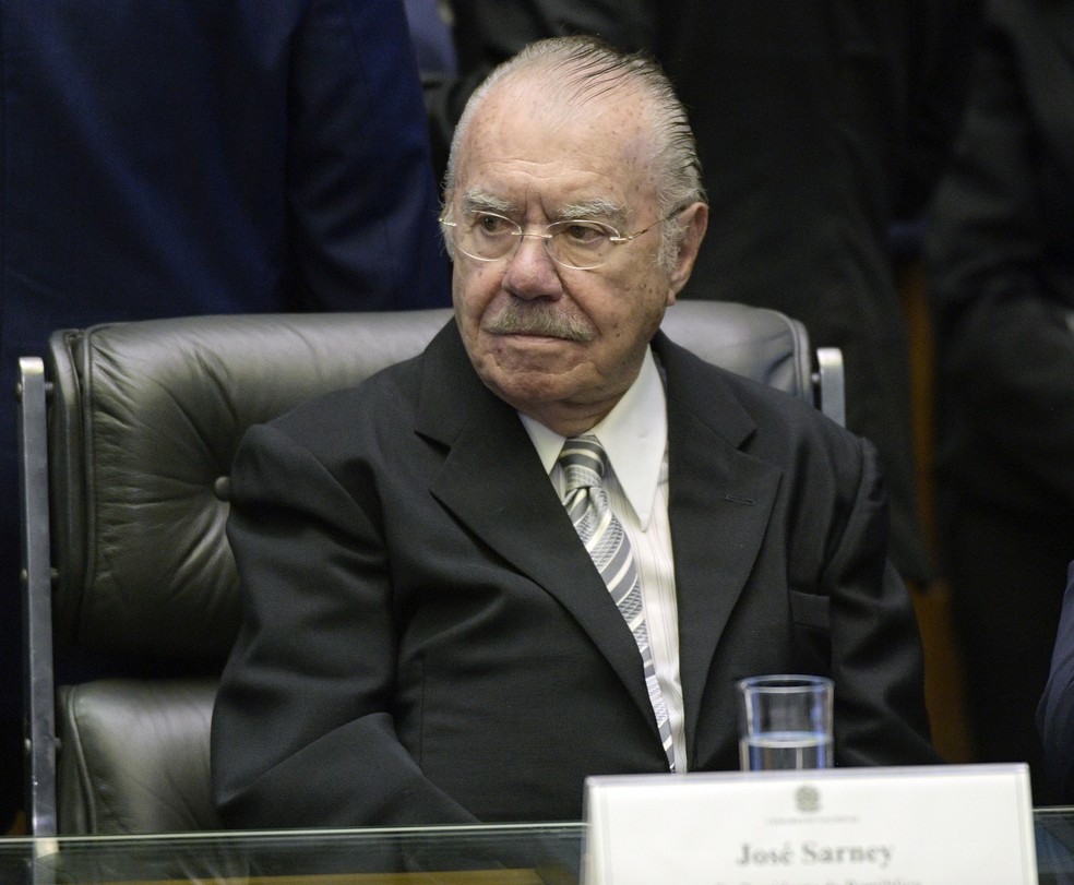 Ex-presidente José Sarney escreve memorial sobre senador José Maranhão