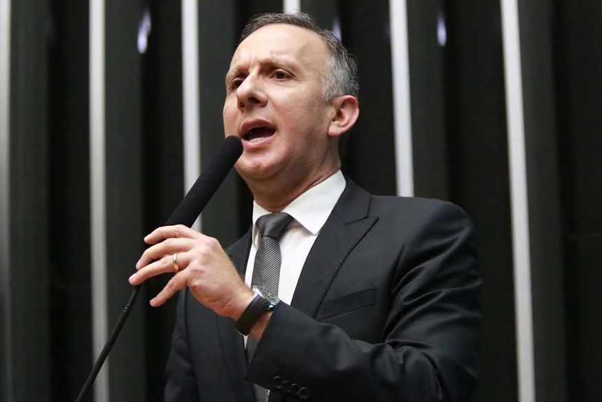 ‘Se acalme’, diz Aguinaldo Ribeiro sobre disputa ao Senado