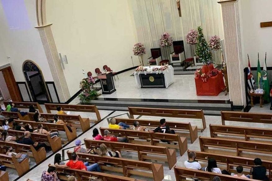 Ladrão é preso após invadir igreja e lutar com padre