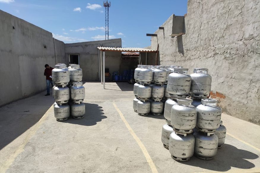 Operação da Polícia Civil prende quatro homens e apreende 32 botijões de gás de cozinha na Paraíba