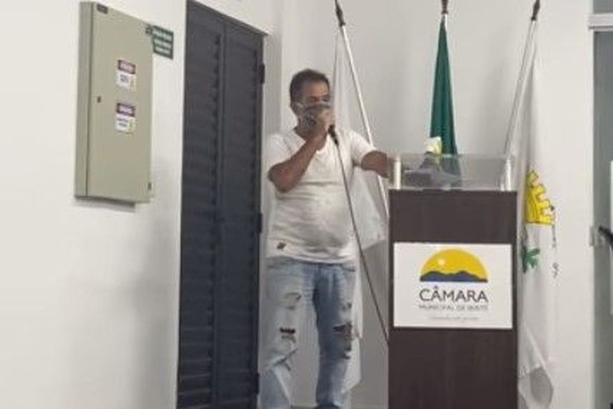 Vereador reclama e compara salário de R$ 5,9 mil com o de ‘engraxate’