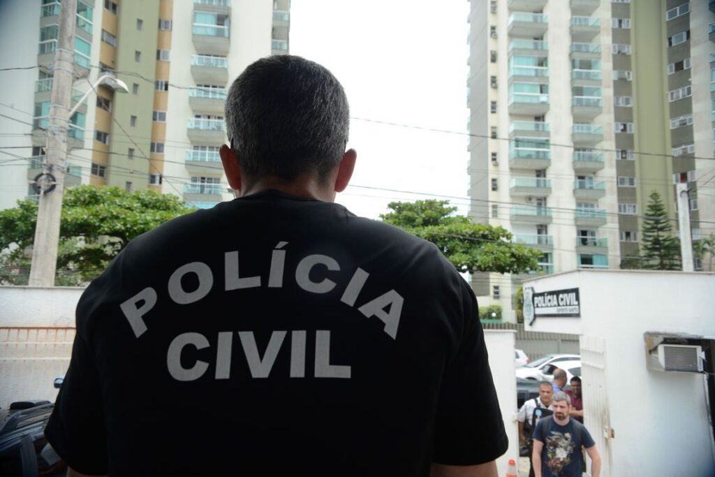 Policiais civis paralisam atividades e reivindicam vacina contra Covid-19