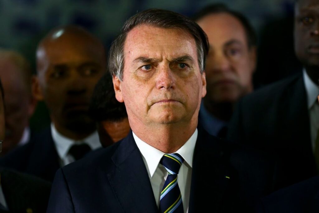 Ministério Público pede ao TCU para trocar Bolsonaro por Mourão na gestão da crise da Covid