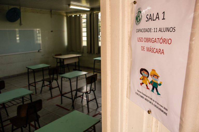 Projeto proíbe suspensão de aulas presenciais mesmo durante pandemia