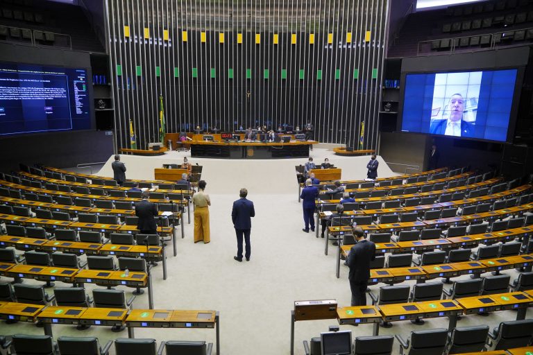 Câmara pode votar MP que amplia margem do consignado de aposentados nesta quinta-feira