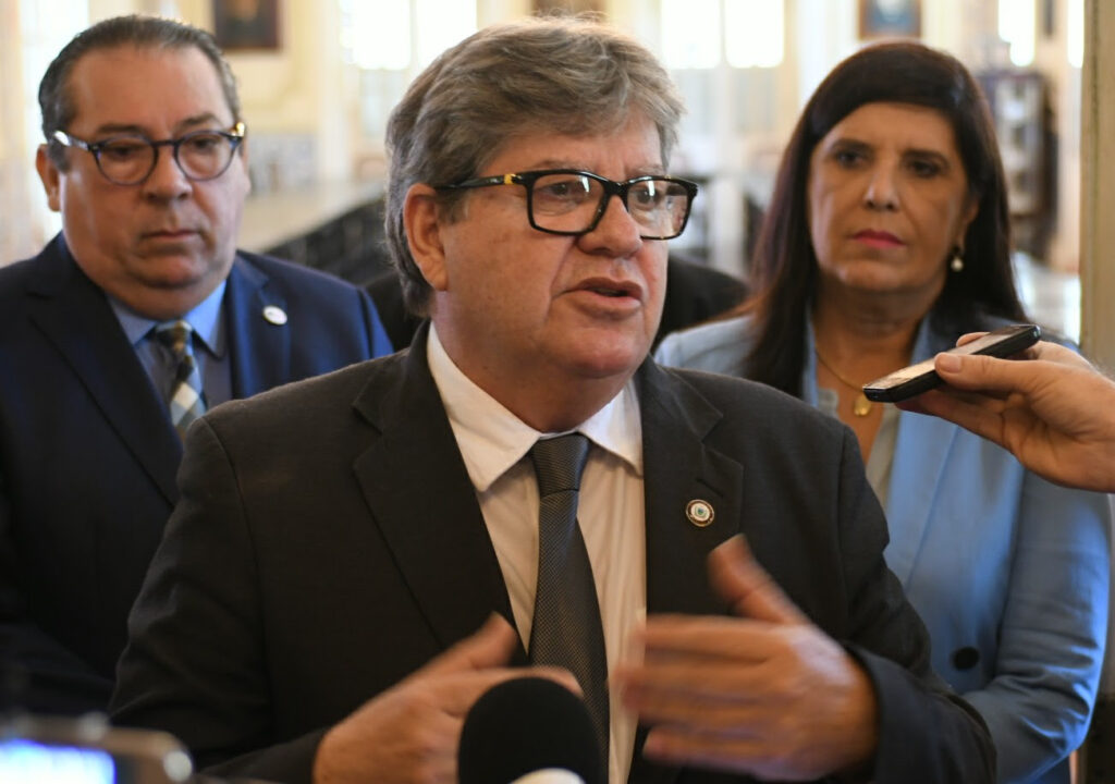 João Azevêdo desmente Bolsonaro e diz que a Paraíba não recebeu R$ 21 bilhões para combater a pandemia
