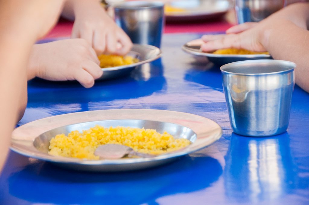 Projeto autoriza distribuição de merenda às famílias de alunos da rede pública durante pandemia